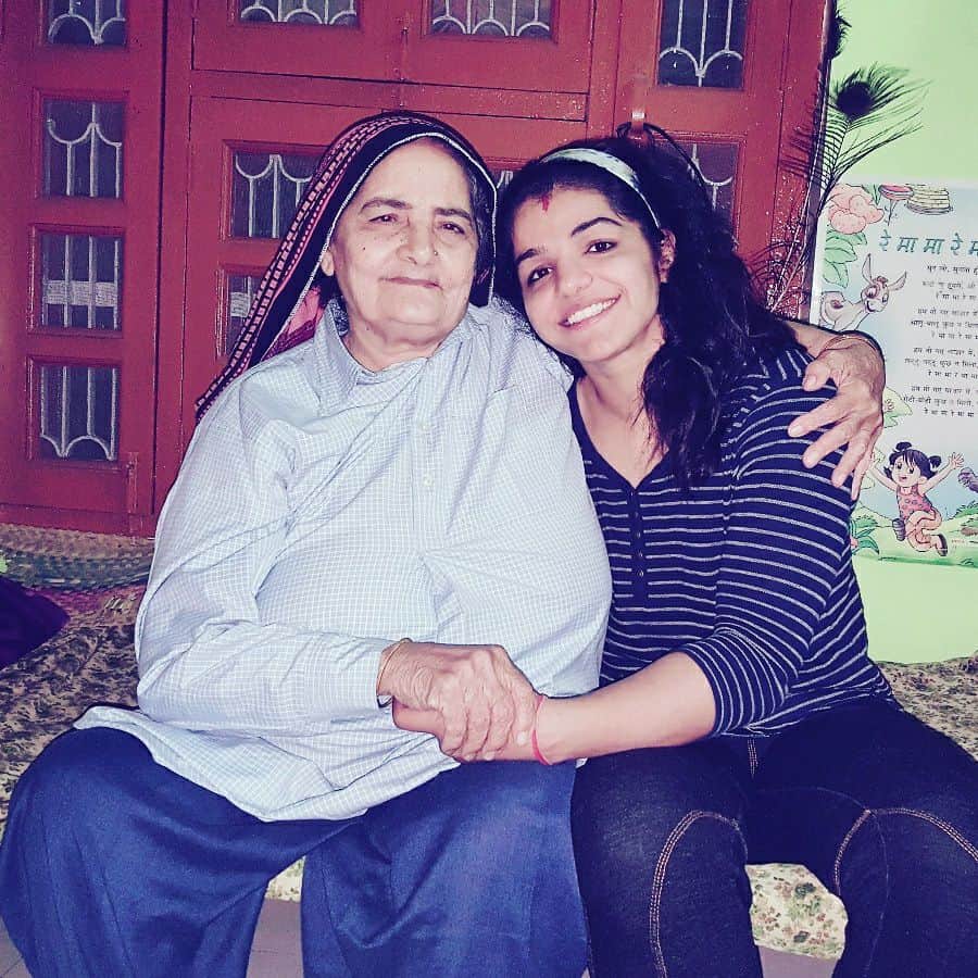 olympian wrestler sakshi malik got precious birthday gift from brother