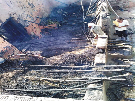17 houses burnt by fire, loss of millions