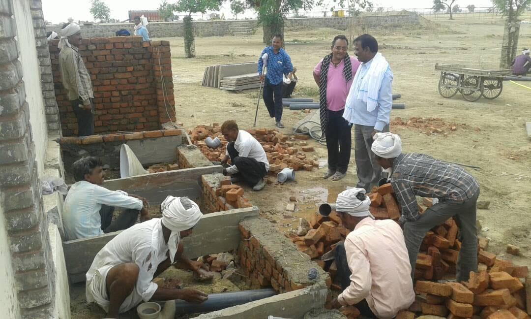 Hardoi : Negligence in building toilets under Swachh Bharat Mission
