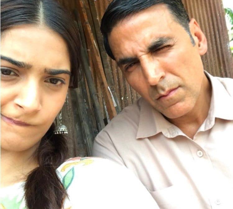 akshay kumar and sonam kapoor celebrates for national award on the set of pad man 