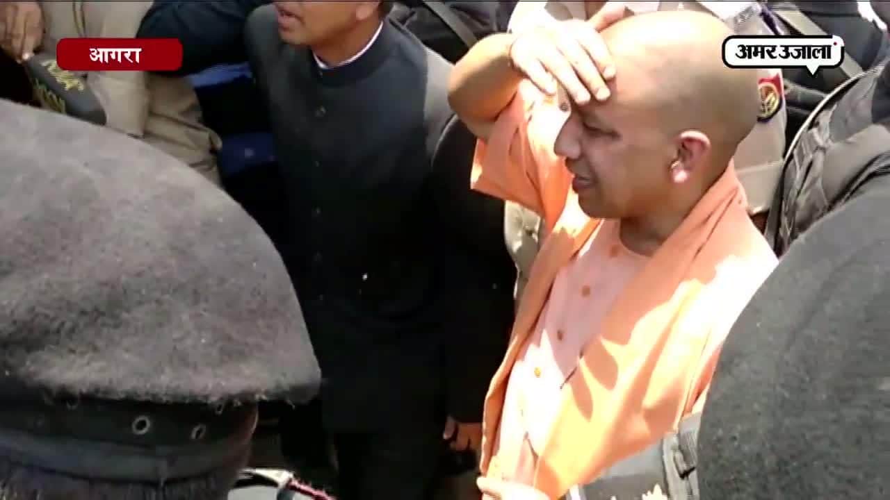 सीएम बनने के बाद पहली बार आगरा पहुंचे सीएम योगी आदित्यनाथ 