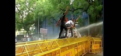 Youth Congress protest outside Kejriwal's residence over Kapil Mishras allegations