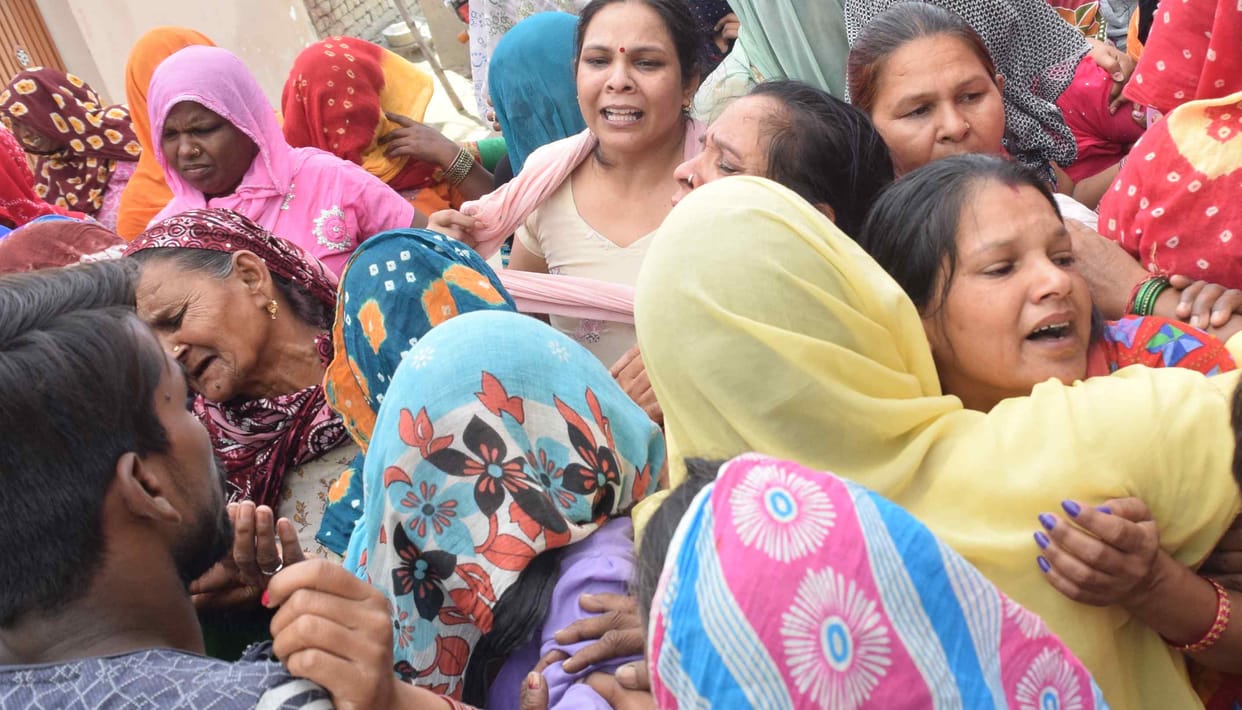 Married before 21 days, young man hanged talking to the girlfriend, crime in rohtak