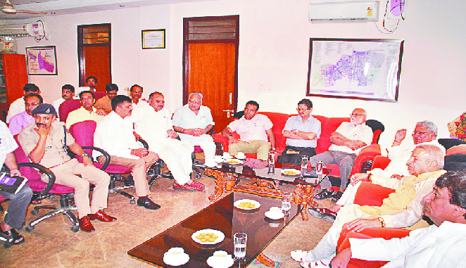 Meerut officers have increased tension over the Chief Minister's visit