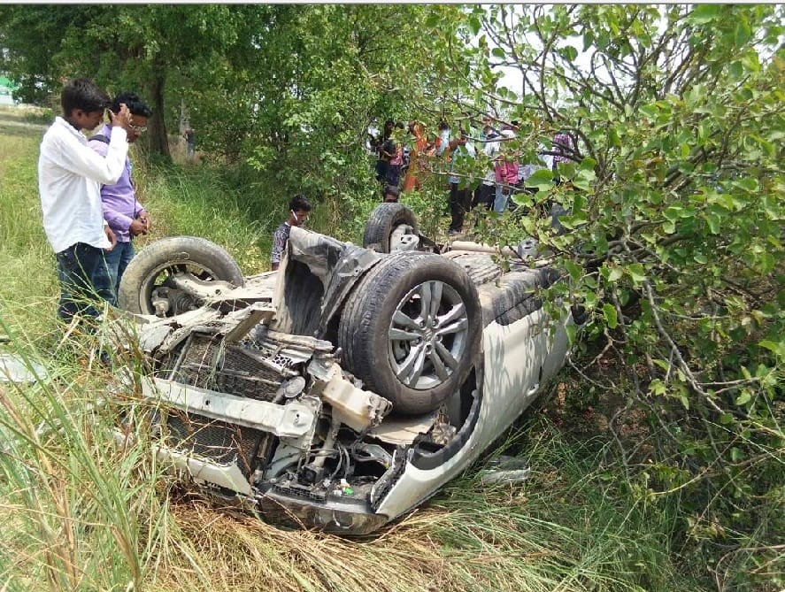 Two injured in a road accident