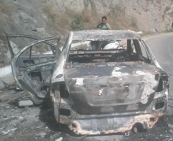 burning car, wife-husband escaped 