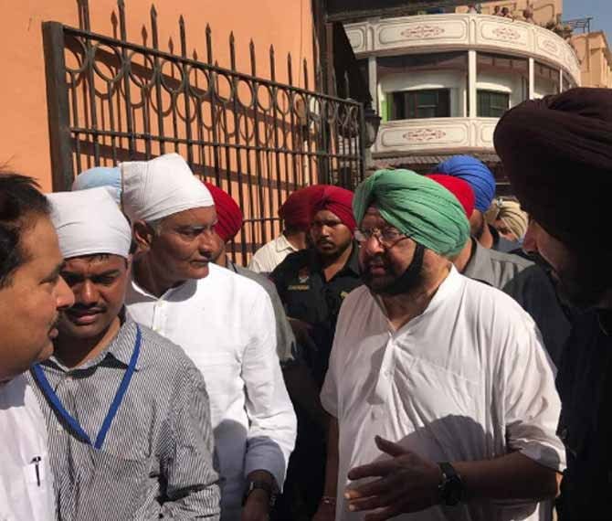 cm captain amrinder singh visited golden temple with navjot sidhu and sunil jakhar