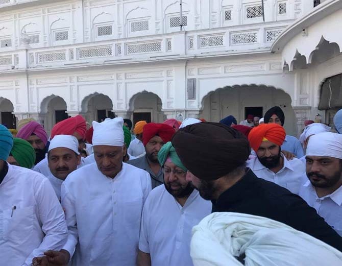 cm captain amrinder singh visited golden temple with navjot sidhu and sunil jakhar