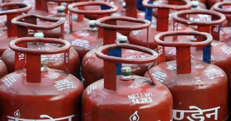 Ujjwala yojna gas cylinder become showpiece in PM modi constituency