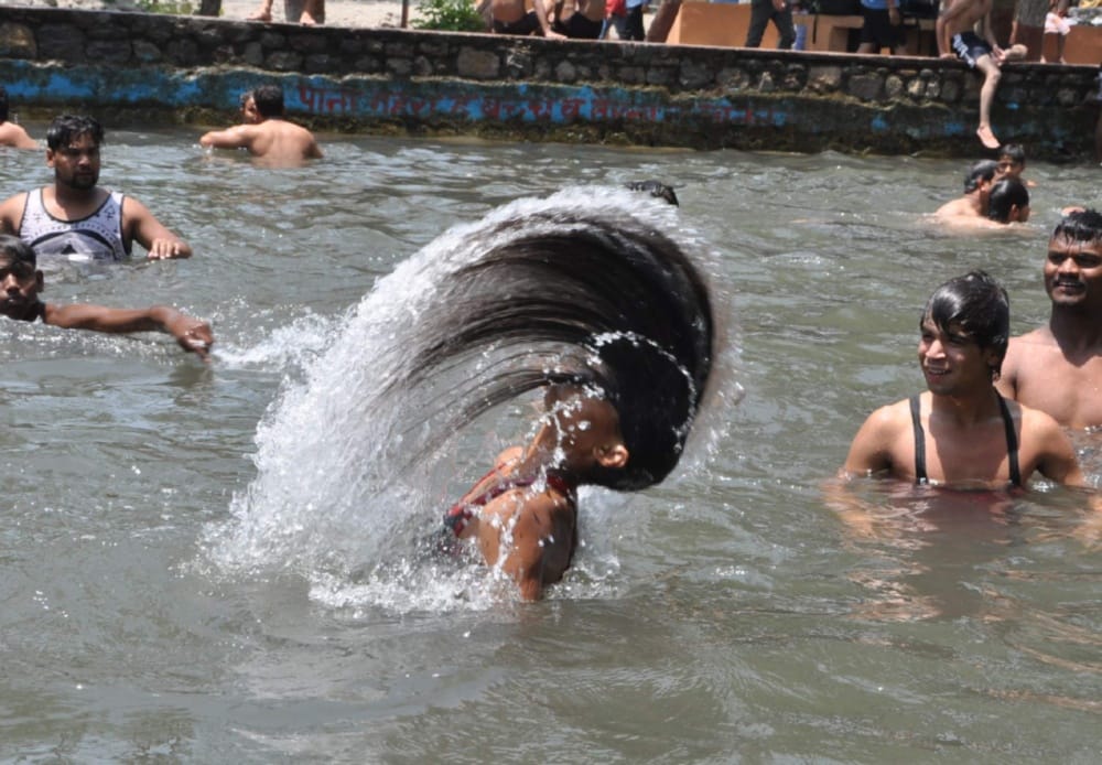 people enjoyed in lachhiwala water