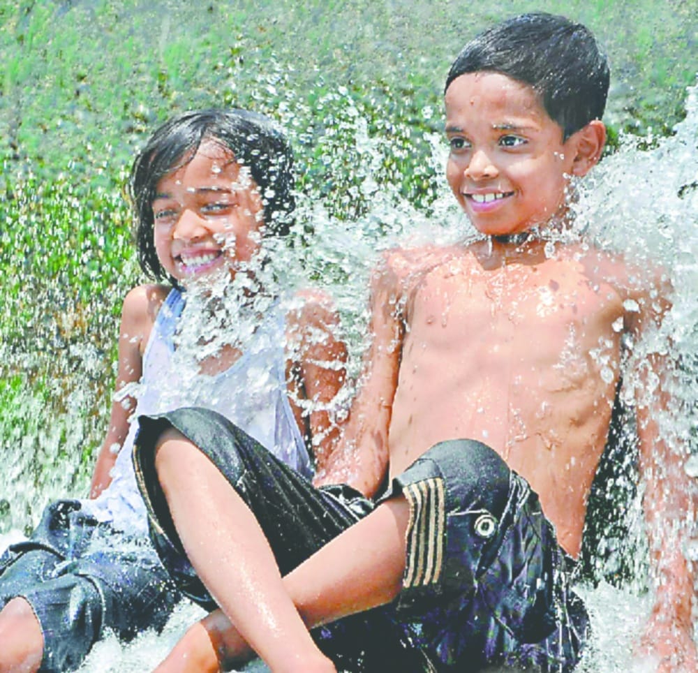 people enjoyed in lachhiwala water