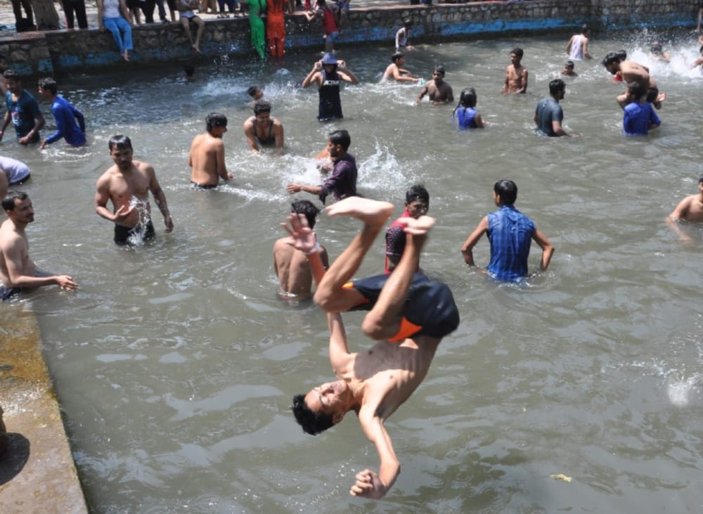 people enjoyed in lachhiwala water