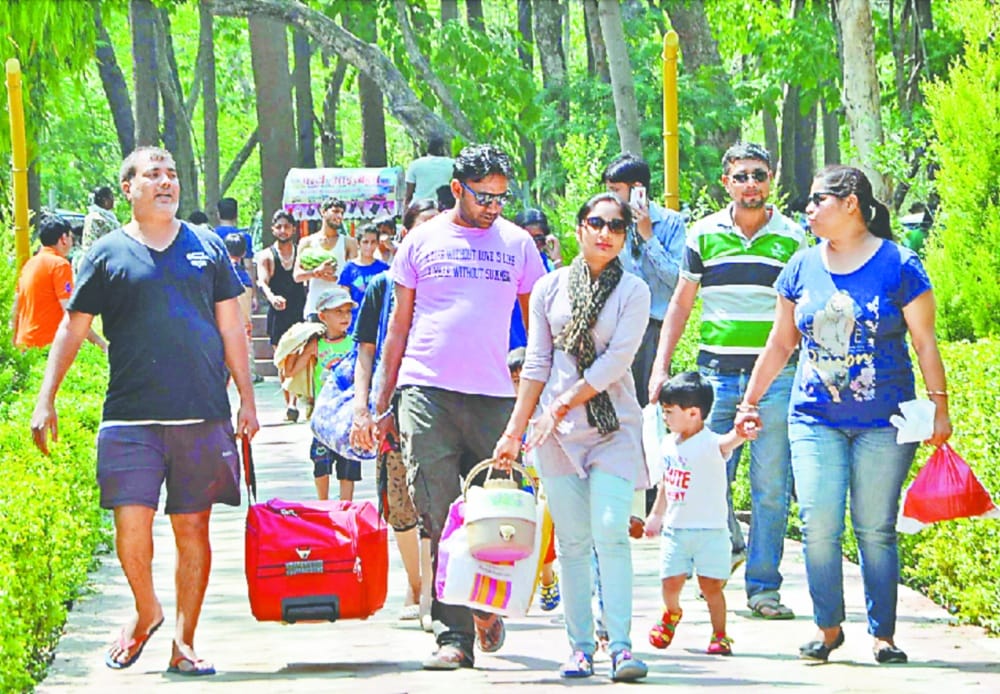 people enjoyed in lachhiwala water