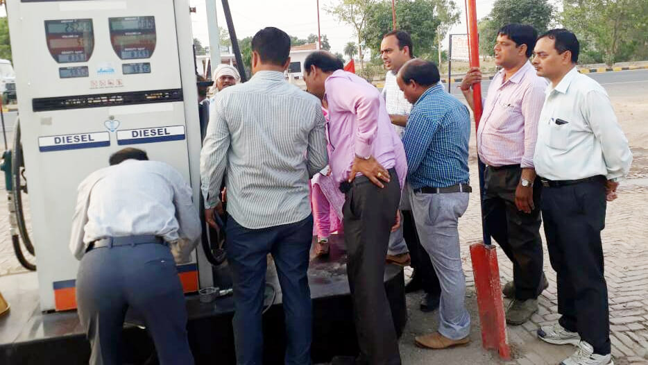 petrol pump machine sealed in unnao