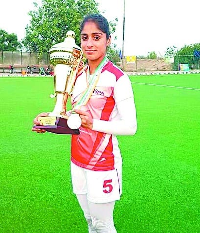 Manmeet won gold in Senior National Hockey