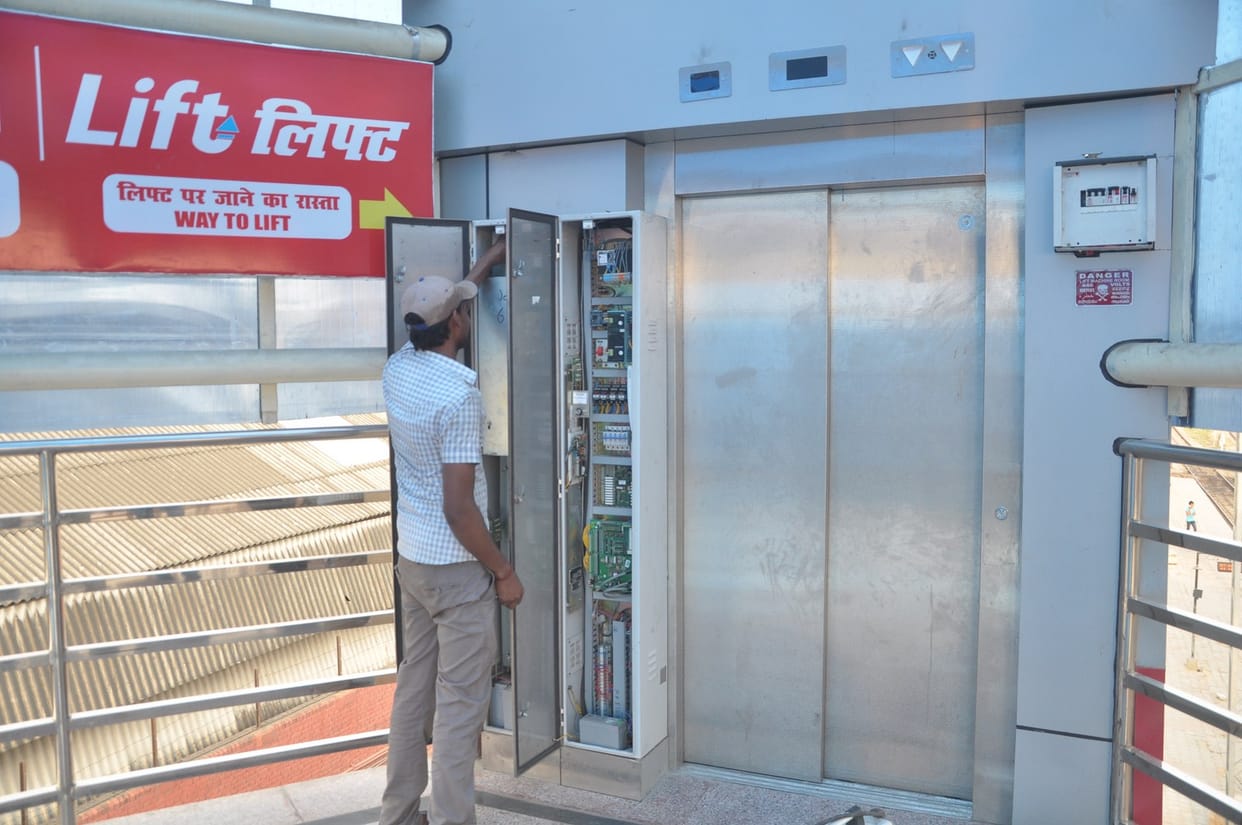 3 Lift has been placed at railway station