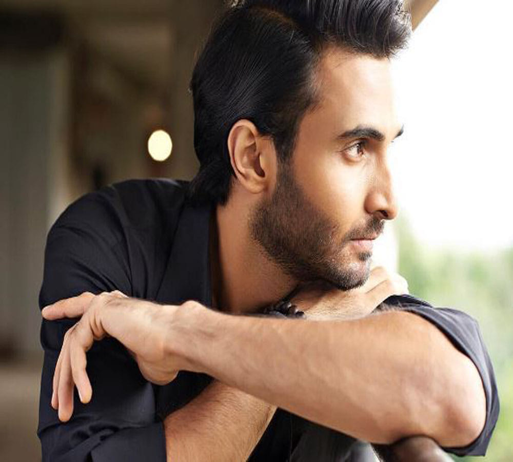 Vinod Mehra's son Rohan Mehra set to debut opposite Saif Ali Khan in 'Bazaar'