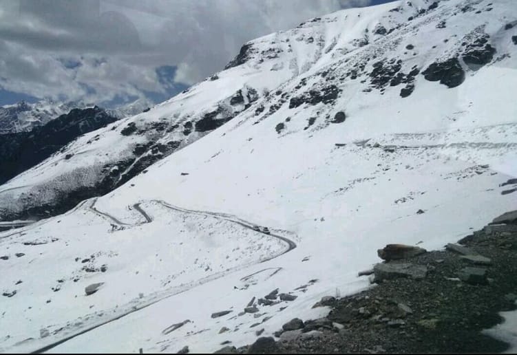 Snowfall at Rohtang Pass in Himachal.
