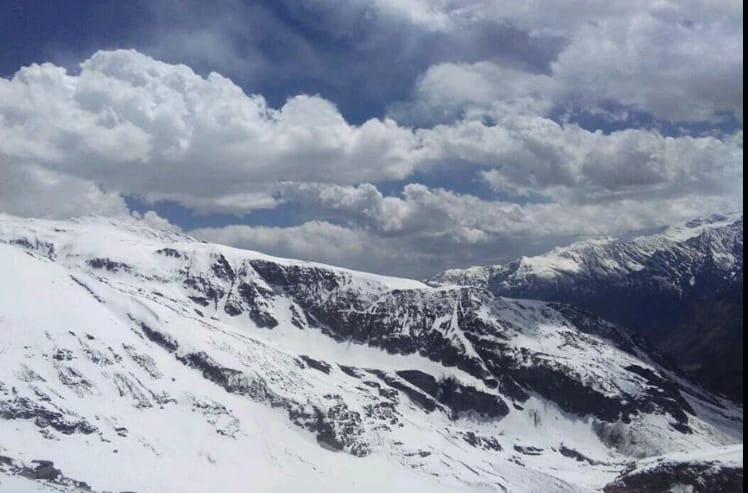 Snowfall at Rohtang Pass in Himachal.
