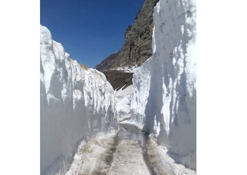 Snowfall at Rohtang Pass in Himachal.