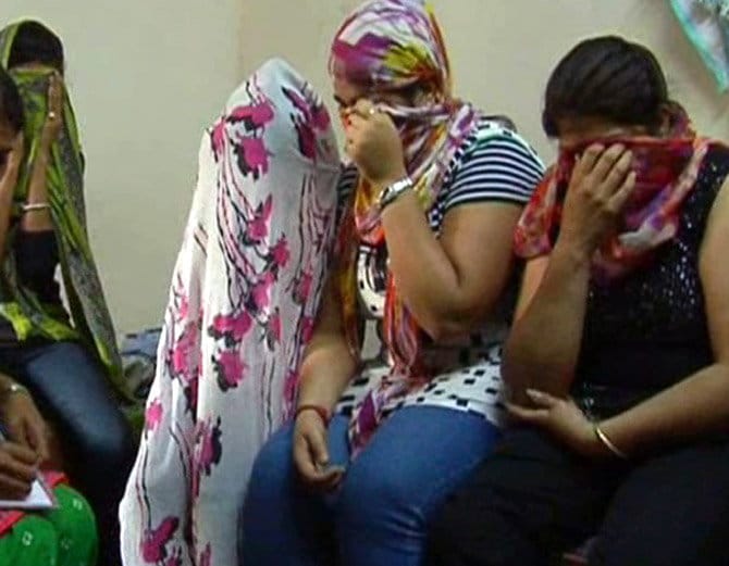 Police Raid in Cyber Cafe to Demolish Prostitution
