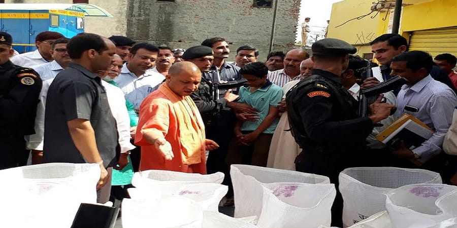 The Chief Minister Yogi, who arrived in Meerut, inspecting the Wheat Purchase Center in a short time
