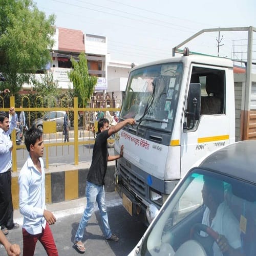 ... then spreading over the CM tour, stones in front of DM-SSP, view Photos