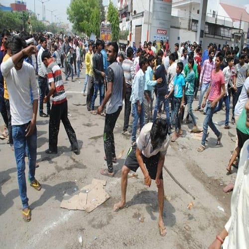 ... then spreading over the CM tour, stones in front of DM-SSP, view Photos