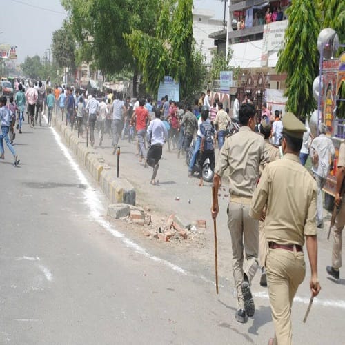 ... then spreading over the CM tour, stones in front of DM-SSP, view Photos