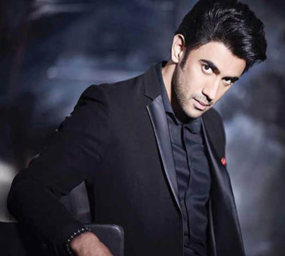 actor amit sadh have done jahu pocha in other home
