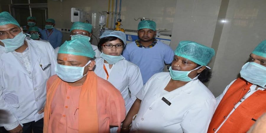 CM Yogi reached the hospital wearing a mask, meet the Patient and Get A System