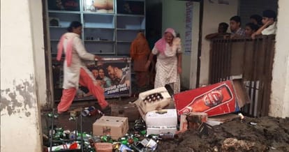 Protesters vandalise liquor vend in Zirakpur