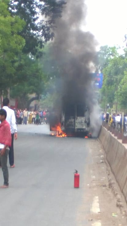 a  Ambulance take fir and burn while he ride, driver saves five life