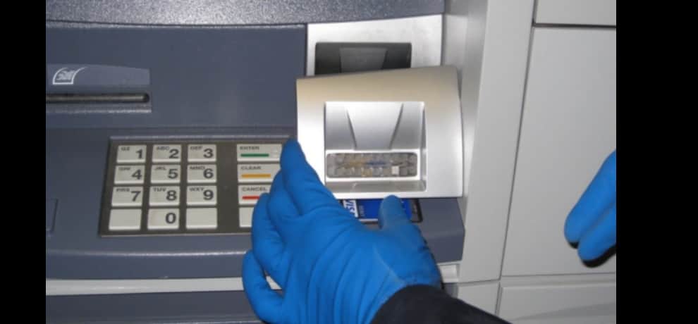 alert during withdraw money from atm to avoid cyber thieves