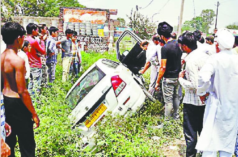 Uncle-nephew's death by crushing tractor-trolley