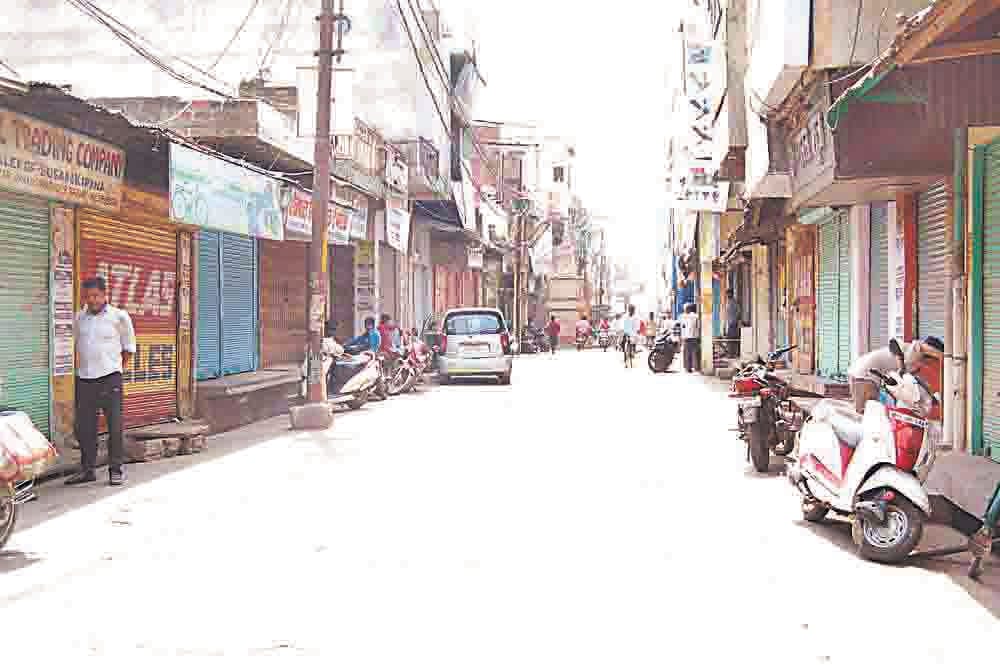 Jahangirabad closed for demand of woman's recovery