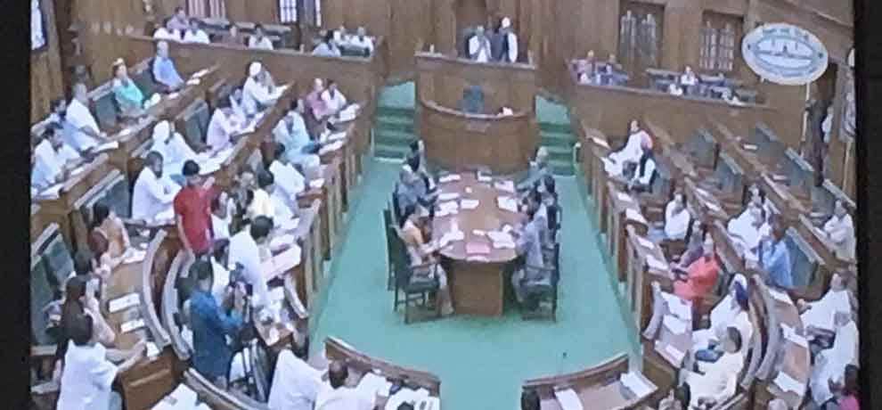 aap mla saurabh bhardwaj gives live demo how evm can be hacked
