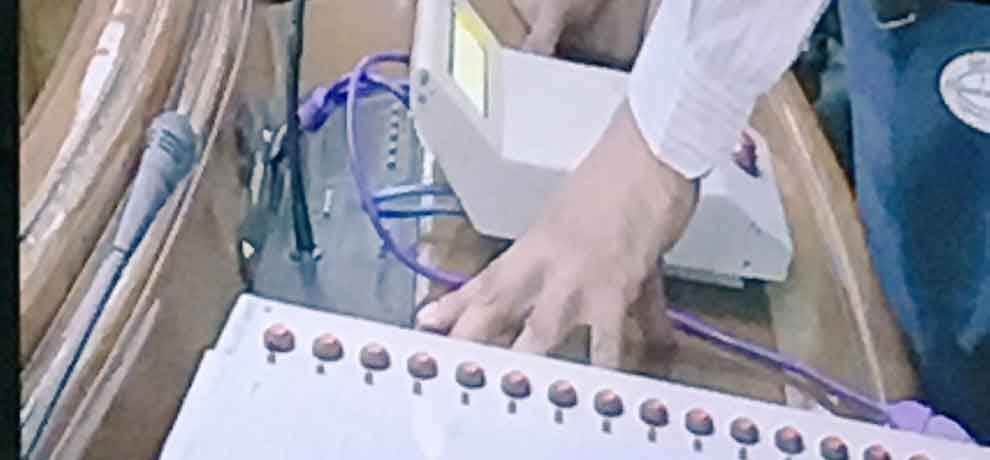 aap mla saurabh bhardwaj gives live demo how evm can be hacked