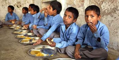 mid day meal quality will be checked by student's mother