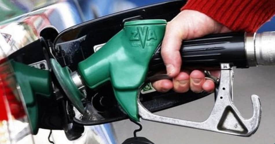 Cheating on Petrol Pumps, Tips to Save Yourself from Oil Thievery during Petrol Filing