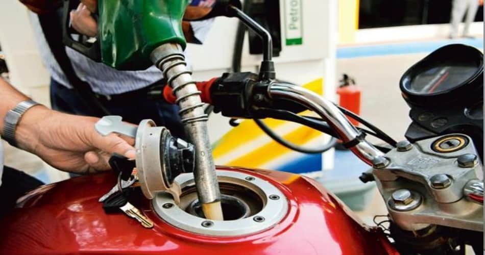 Cheating on Petrol Pumps, Tips to Save Yourself from Oil Thievery during Petrol Filing