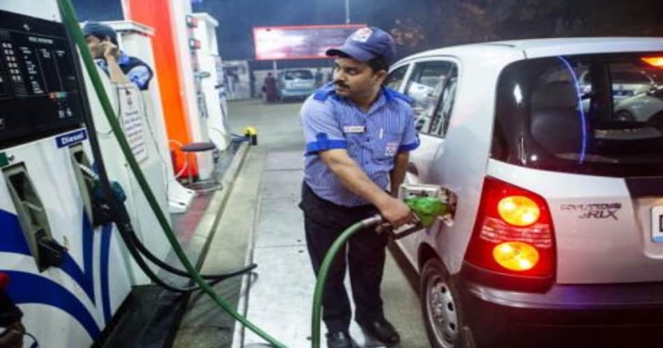 Cheating on Petrol Pumps, Tips to Save Yourself from Oil Thievery during Petrol Filing