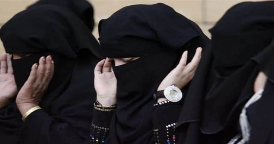 in agra woman are being tortured by triple talaq