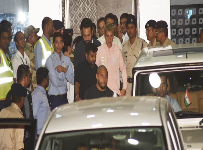 justin bieber reached india today will perform for 90 minutes