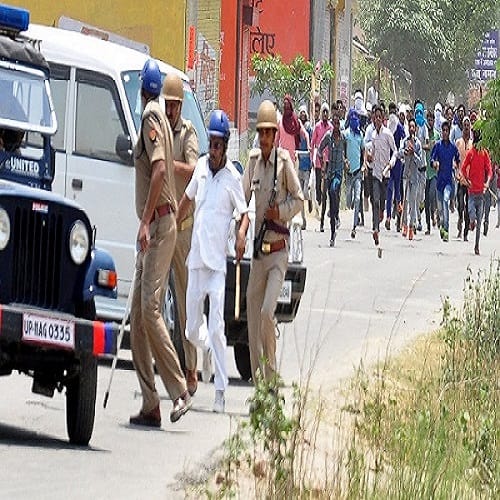 Seeing pictures of Saharanpur, your senses will fly, fire in CO vehicle,including police checkpost