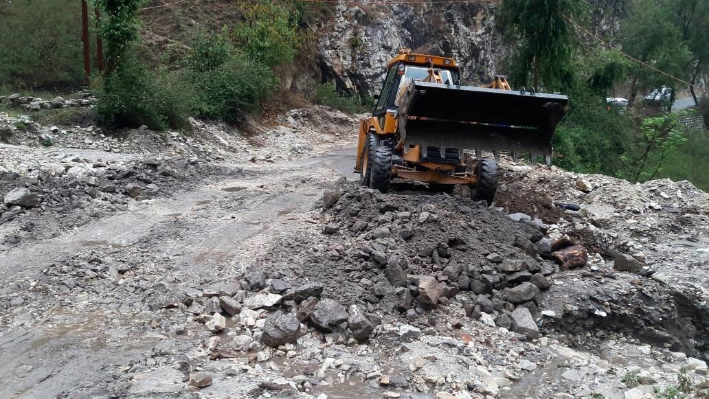 Ghansali-Kedarnath road blocked.