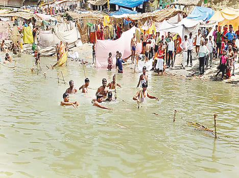 Two friends drown while bathing in Ganges, one dies