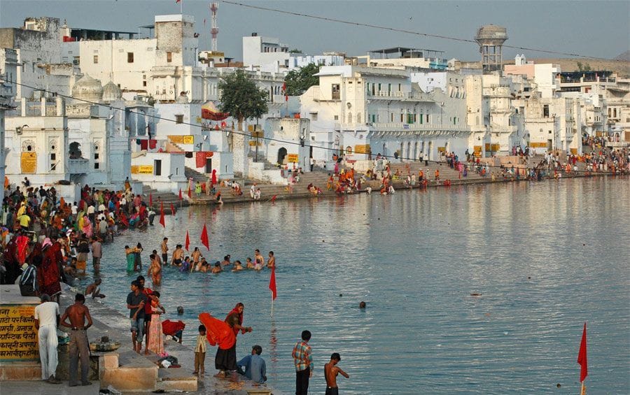 thousent of pilgrims gather in pushkar