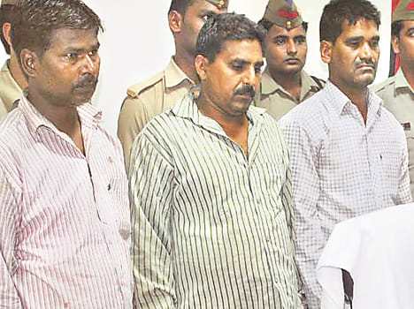  police caught lootera gang