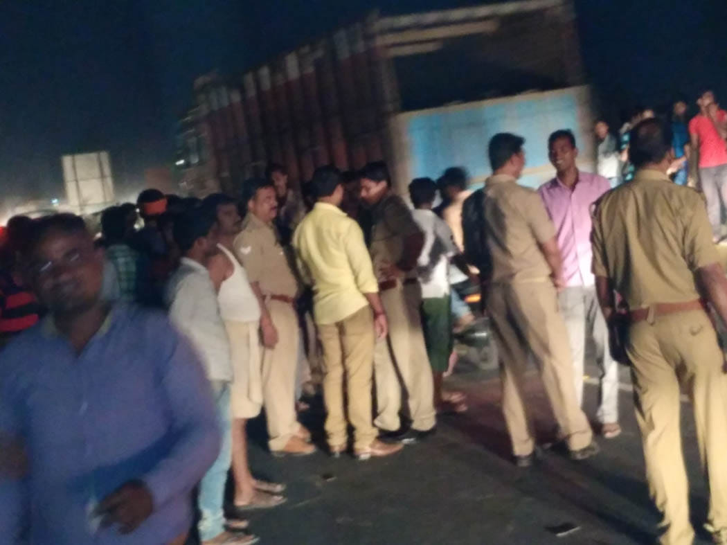 Angry people made to the National Highway 